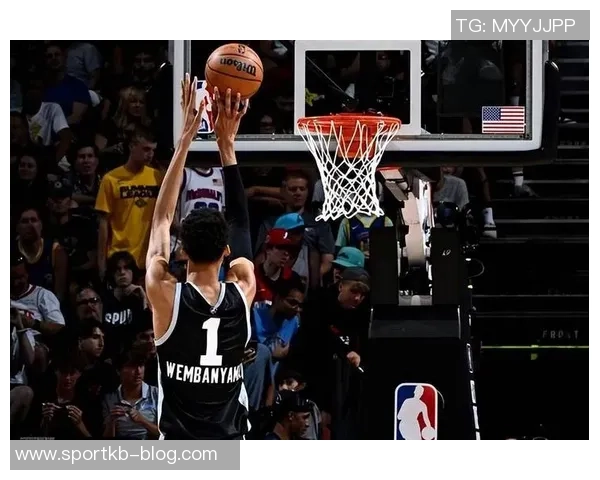 文班亚马半场替补表现稳健11分钟内贡献7分4板正负值1展现潜力 文班亚马半场替补表现稳健11分钟内贡献7分4板正负值1展现潜力