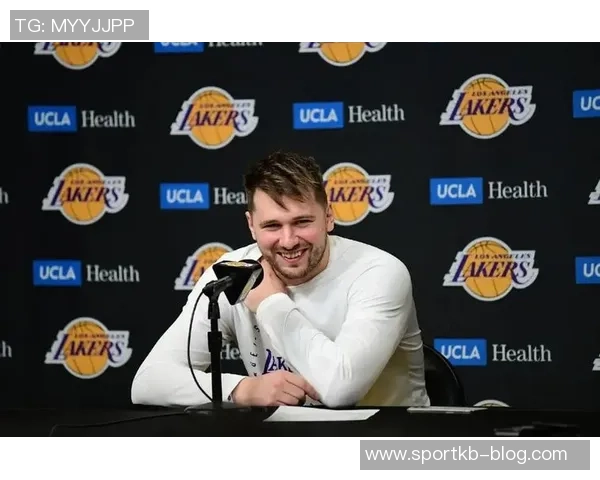 艾顿称赞东契奇为挡拆天才直言其球场视野如同长了眼睛