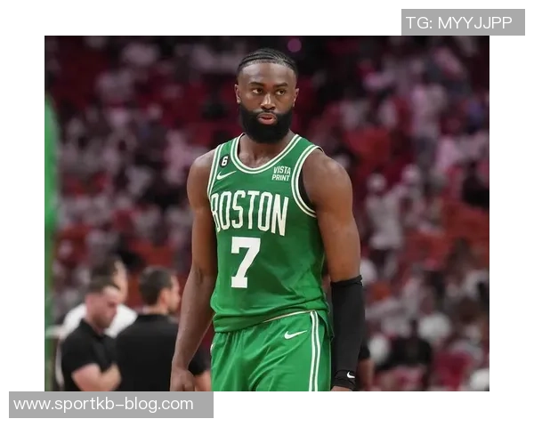 今日绿军迎战雄鹿杰伦布朗因病缺阵科塔选择轮休以备战后续比赛